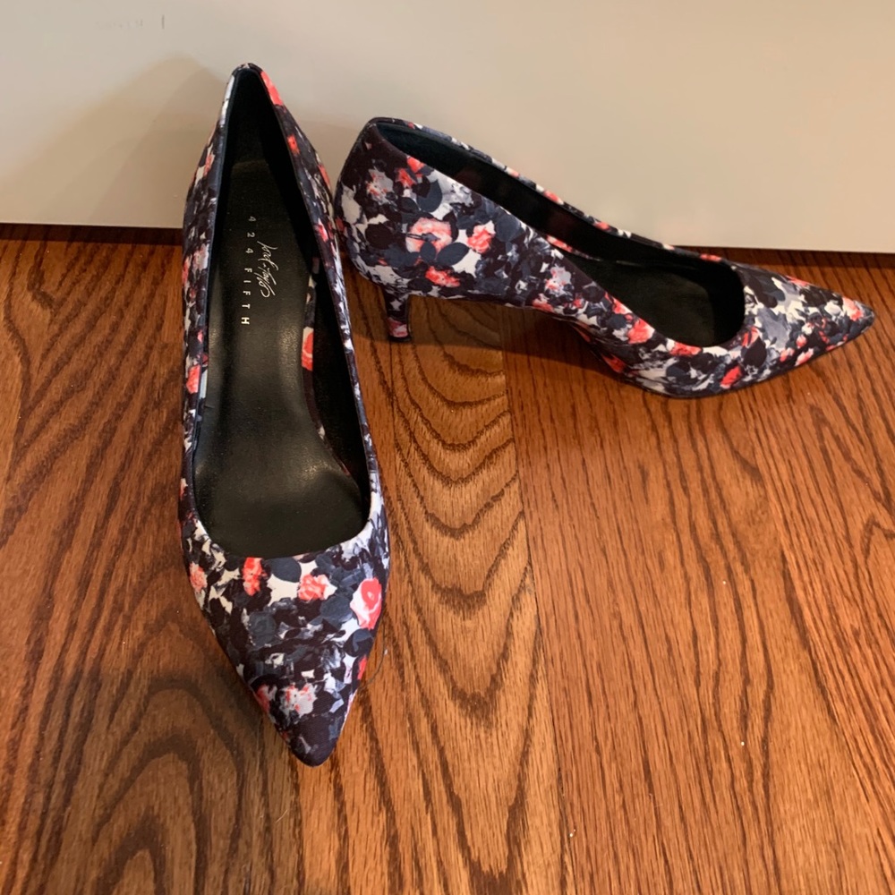 424 by Lord & Taylor graphic floral 3inch heels